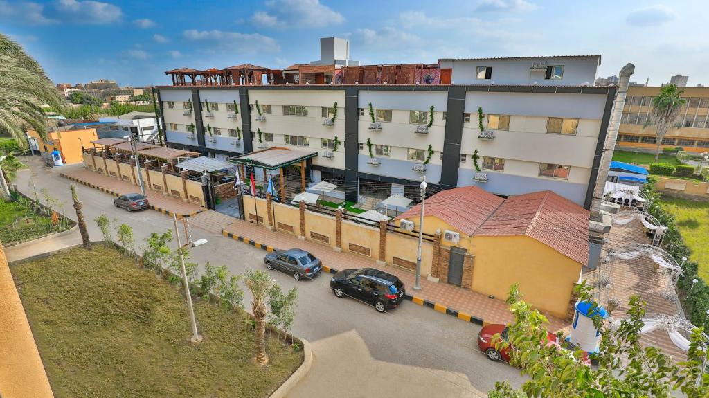 Palm Hotel Exterior 2